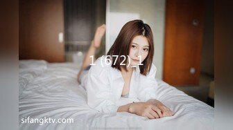 路边公厕全景偷拍出来散步的眼镜美女B毛修剪的很有型