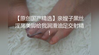 帅哥牢笼捆绑囚禁,生无可恋