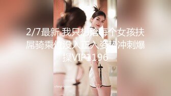 【OnlyFans】逃亡JJ爱KK，狂干群P，大型淫乱场面，两人真实夫妻，女的身材超级棒，群p的场面太过震撼 20